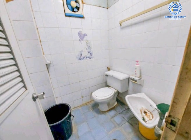 *****บ้านแฝดมือสอง นนทบุรี ม.เพชรลดา ท่าอิฐ พื้นที่กว้างกว่า 43 ตร.ว. เดินเข้า-ออกสะดวก มาพร้อมฟังก์ชัน 3 ห้องนอน 3 ห้องน้ำ 1 ที่จอดรถ เข้าออกได้หลากหลายเส้นทาง เพียง 500 เมตรถึงถนนราชพฤกษ์ ใกล้รถไฟฟ้าสายสีม่วง "สถานีบางรักน้อยท่าอิฐ" และจุดขึ้นทางด่วน "งามวงศ์วาน" จองเลย!